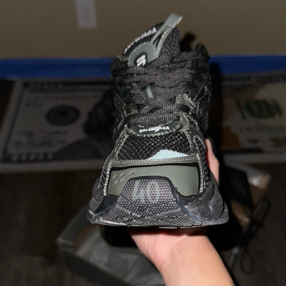 I ordered the wrong color and couldn’t return unfortunately never wornn. - Picture 5 of 6